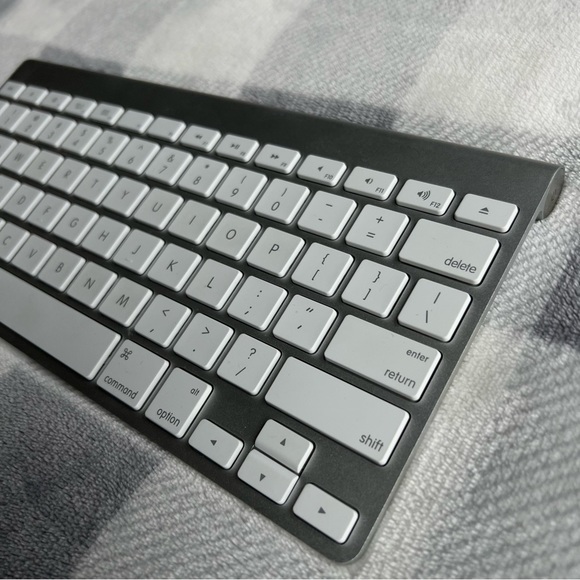 Apple Magic Keyboard A1314 - Picture 2 of 6